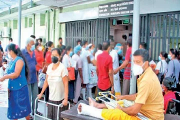 நோயாளிகளால் நிரம்பி வழியும் அரச மருத்துவமனைகள்