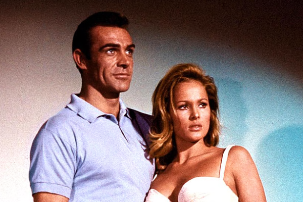 ஜேம்ஸ் பாண்ட் திரைப்பட நடிகையிடம் பண மோசடி | Former Bond Girl Loses Chf 18M