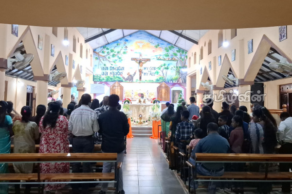 மட்டக்களப்பு சியோன் தேவாலயத்தில் இடம்பெற்ற கிறிஸ்மஸ் ஆராதனை நிகழ்வுகள் | Christmas Events At Zion Church Batticaloa