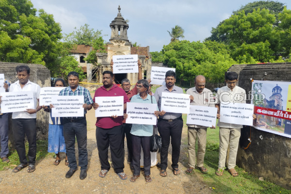 யாழ். மந்திரிமனைக்கு முன்பாக வெடித்த போராட்டம் | Protest Front Sangiliyan Ministers House In Jaffna