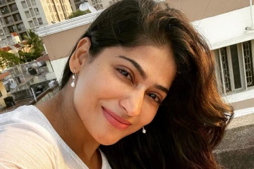 பெண் ரசிகையை தாறு மாறாக கிழித்து தொங்க விட்ட விஜயலட்சுமி...!