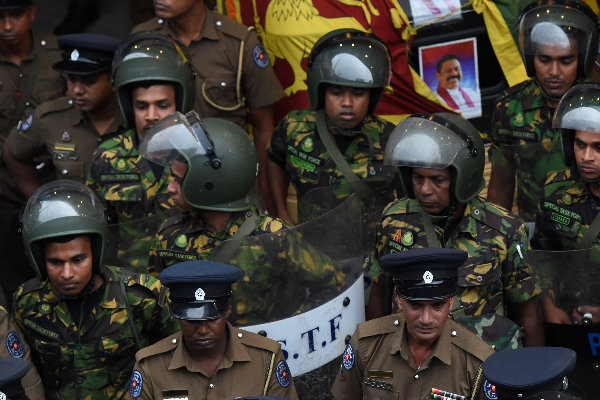 நாடாளுமன்ற நுழைவுப் பகுதியில் பதற்றம் | Tense Situation In Parliament Entrance