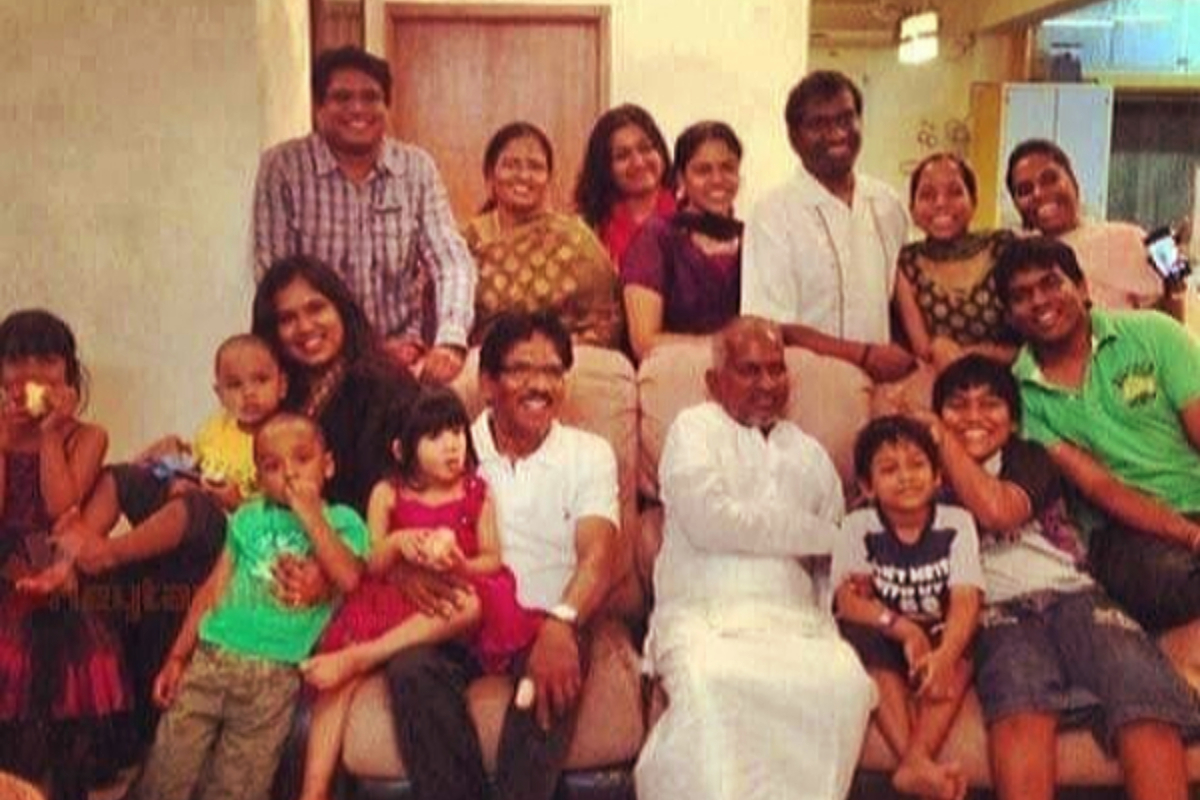 பாரதிராஜா இறுதிசடங்கில் குடும்பத்தில் ஏற்பட்ட சண்டை - ஓடிப்போய் தடுத்த ராதிகா | Director Bharathiraja Family Property Issue பாரதிராஜா இறுதிசடங்கில் குடும்பத்தில் ஏற்பட்ட சண்டை - ஓடிப்போய் தடுத்த ராதிகா | Director Bharathiraja Family Property Issue