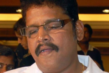 தொகுப்பாளினி முன்பே கெட்டவார்த்தையில் திட்டிய கே எஸ் ரவிக்குமார்!! ஷாக்கான பிரபல நடிகர்..