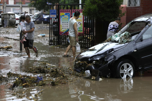சீனாவில் கனமழை வெள்ளத்தில் சிக்கி 20 பேர் பலி | 20 Dead And 27 Missing In Flooding Around China