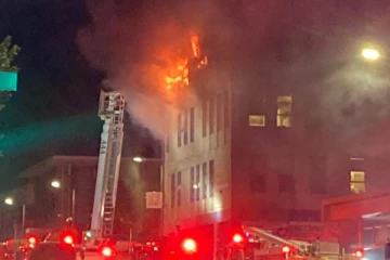 விடுதியில் திடீர் தீ விபத்து - 10 பேர் உடல்கருகி உயிரிழந்த சோகம்!