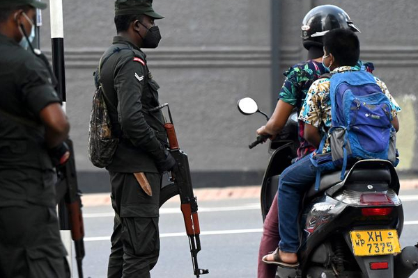 இரு குழுக்களுக்கிடையில்  மோதல்; இருவருக்கு நேர்ந்த கதி! | Conflict Between Two Groups The Fate Of Two