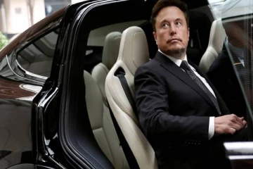 திரைப்படமாகும் உலக பெரும் பணக்காரர் எலான் மஸ்க் வாழ்க்கை வரலாறு!