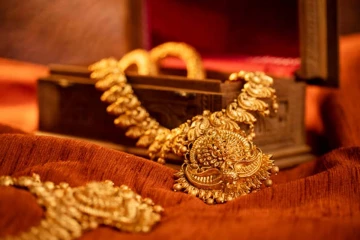 Today Gold Rate: அதிகரித்த வேகத்தில் குறைந்த தங்கத்தின் விலை..இன்று எவ்வுளவு தெரியுமா?