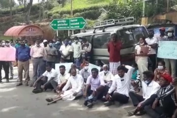 கவனயீர்ப்பு போராட்டத்தில் இராகலை மாகுடுகல -கிளன்டவன் தோட்டத் தொழிலாளர்கள்!