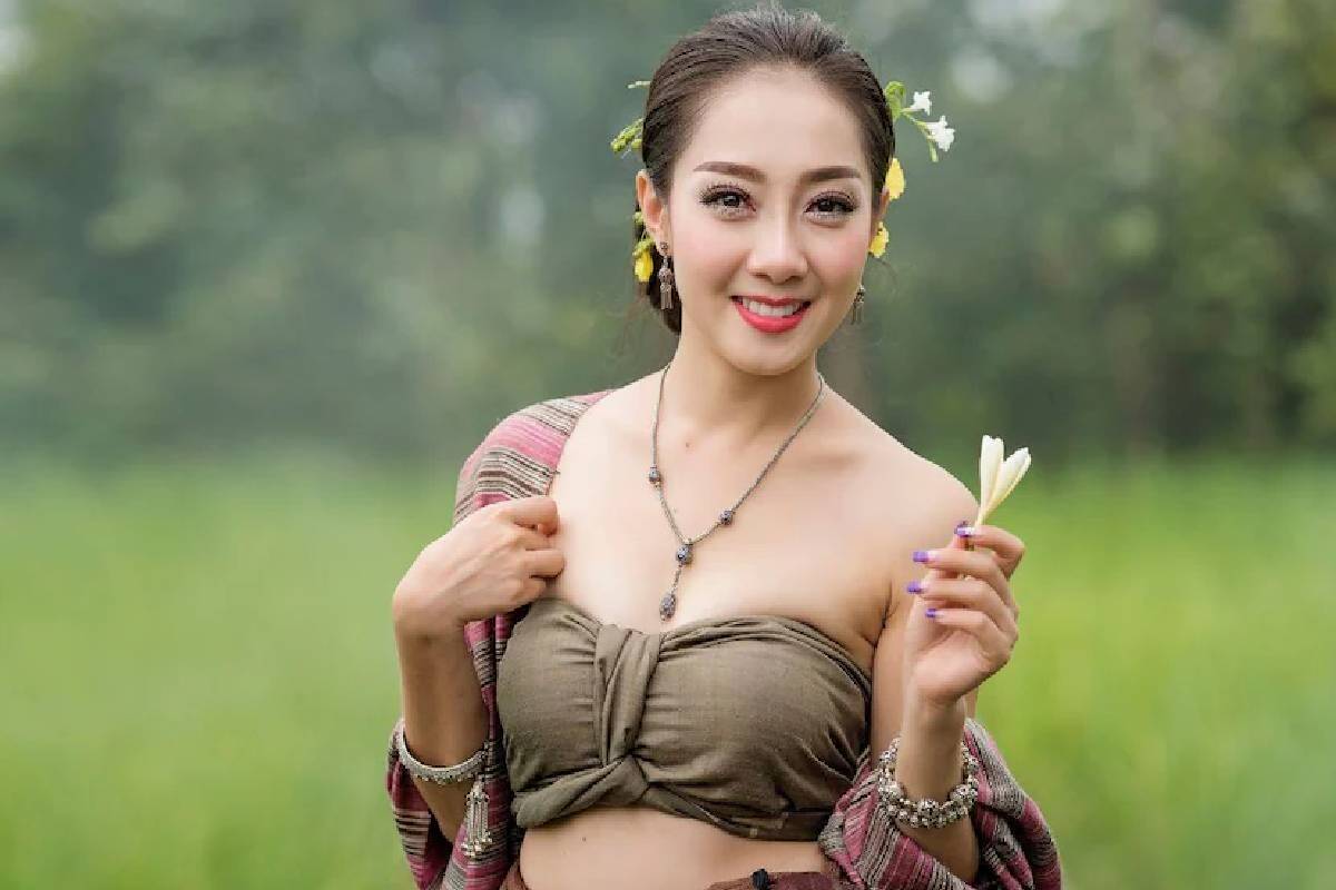 சுற்றுலா பயணிகளுக்கு வாடகை மனைவியாக செல்லும் பெண்கள் - எந்த நாட்டில்? | Young Women Becoming Wives For Rent