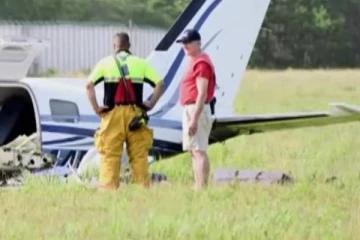 அமெரிக்காவில் பயங்கர விபத்தில் சிக்கிய விமானம்: 3 பேர் உயிரிழப்பு!