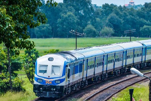 இன்றிலிருந்து யாழ் நிலா சேவைக்கு; மகிழ்ச்சியில் மக்கள்! | For Jaffna Nila Seva From Today Happy People