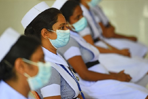 தாதியர்களின் சீருடையில் மாற்றம் …! அமைச்சர் நளிந்த வெளியிட்ட தகவல் | Not Taken A Decision Change The Uniform Of Nurses