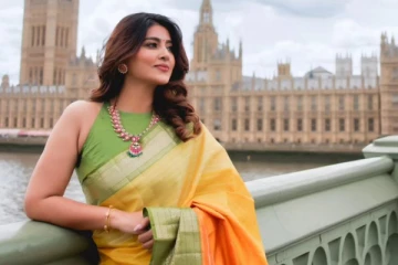 லண்டன் தெருவில் சேலையில் அழகிய போஸ் கொடுத்த சினேகா!