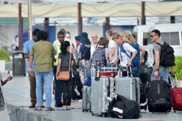வந்து குவியும் சுற்றுலா பயணிகள்- இலட்சத்தை தாண்டிய எண்ணிக்கை