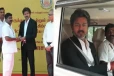 ஆம்புலன்ஸ் ஓட்டிய முதலமைச்சர் விஜய்!