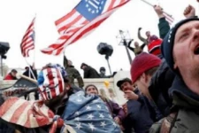 வெள்ளை மாளிகை ஆர்ப்பாட்டத்தில் காயமடைந்த பொலிஸார் பலி