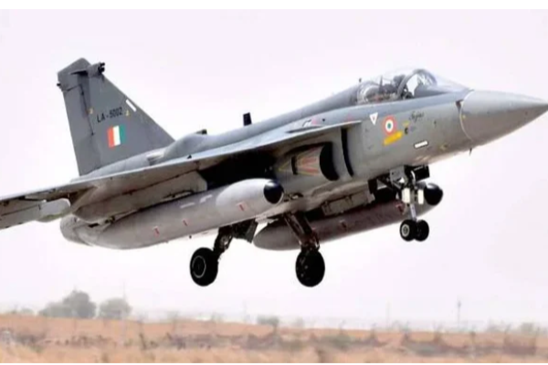 இனி எதிரி நாட்டின் ரேடாரில் சிக்காது இந்திய தேஜாஸ் போர் விமானம் - DRDO செய்த மாற்றம் | Swayam Raksha Kavach Make Tejas Ghost Enemy Radar இனி எதிரி நாட்டின் ரேடாரில் சிக்காது இந்திய தேஜாஸ் போர் விமானம் - DRDO செய்த மாற்றம் | Swayam Raksha Kavach Make Tejas Ghost Enemy Radar