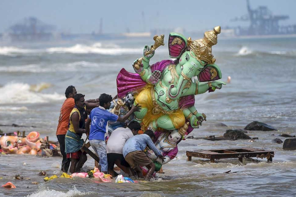 சென்னையில் மொத்தம் 2005 விநாயகர் சிலை கடலில் கரைப்பு | 2005 Vinayagar Idols Immersed In Sea In Chennai