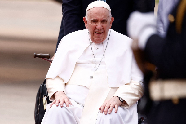 மருத்துவமனையில் அனுமதிக்கப்பட்டுள்ள போப் பிரான்சிஸ்! | Pope Francis Is Hospitalized
