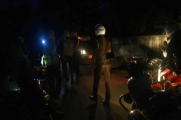 குடிபோதையில் பொலிஸ் அதிகாரிகளை தாக்கிய பிரபல நடிகையின் கணவன்!