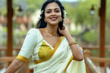 ஓணத்திற்கு குடும்ப குத்துவிளக்காக இருந்த அமலாபாலா இது?- பீச்சில் கீழே ஆடையே போடவில்லையே