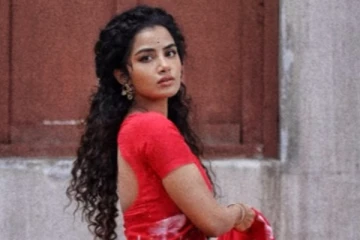 அனுபமா பரமேஸ்வரன் சேலையில் ஹோம்லி லுக் புகைப்படங்கள்