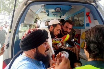 பாகிஸ்தானில் மனித வெடிகுண்டு தாக்குதல்; அதிகரிக்கும் பலி எண்ணிக்கை