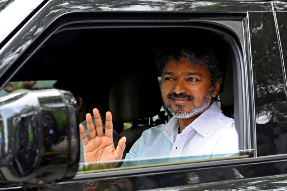 தவெக விஜய்யின் BMW முதல் பஸ் வரை!! வாகனத்தில் 0277 எண்ணின் ரகசியம் இதான்.. | Vijay Car Number Is 0277 Emotional Significance