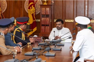 ஜனாதிபதி அனுர முப்படைத் தளபதிகளுடன் கலந்துரையாடல்