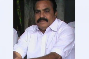 என் மகனுக்கு பதவி உயர்வு தராவிட்டால்- சசிகலா அணிக்கு போய்விடுவேன் மிரட்டல் கொடுத்த எம்எல்ஏ!