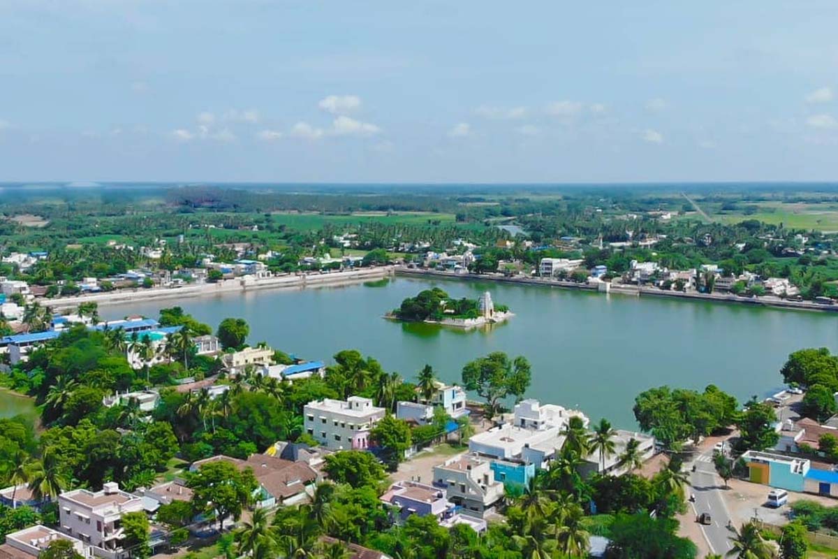 ஆசியாவின் மிகப்பெரிய தெப்பக்குளம்... தமிழ்நாட்டில் எங்கிருக்கிறது? | Largest Temple Tank Asia Mannargudi Temple