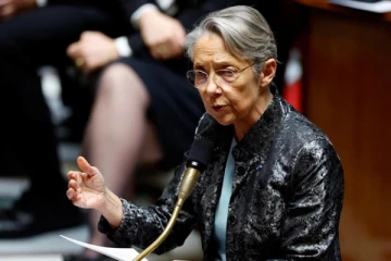 சட்டவிரோத புலம்பெயர்ந்தோரை பிரான்சிலிருந்து விரைந்து வெளியேற்ற உதவும் மசோதா தள்ளிவைப்பு