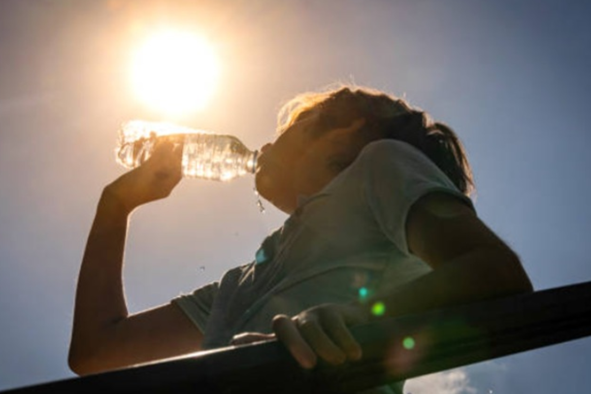 பாதுகாப்பாக இருங்கள்! நாளை முதல் ஏற்படப் போகும் வெப்பநிலை அதிகரிப்பு குறித்து விடுக்கப்பட்டுள்ள எச்சரிக்கை | Tomorrow Caution Level Heat Alert For 21 Districts