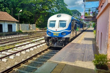 யாழில் அரசாங்கத்தின் 20 இலட்ச ரூபாயை ஏப்பம் விட்ட அதிகாரி; அலுவலகத்திற்கு சீல்