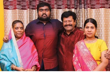 ராஜ்கிரணின் மகளை திருமணம் செய்து கொள்ளும் நாதஸ்வரம் சீரியல் நடிகர் ! ஃபேஸ்புக் மூலம் காதல்