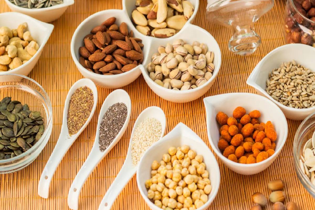 உடல் எடையைக் குறைக்க உதவும் நட்ஸ் ; சாப்பிடுவதற்கு உகந்த நேரம் எது தெரியுமா? | Do You Know When Is The Best Time To Eat Them