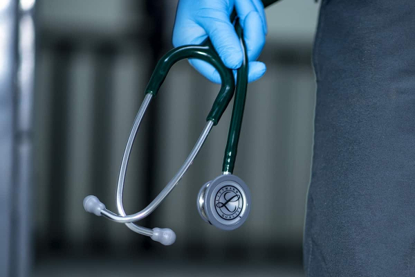 வடமாகாண மருத்துவர்கள் சம்பளத்தில் கைவைத்த அரசாங்கம்! | Salaries Of The Doctors In The Northern Province