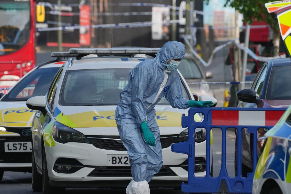 பிரித்தானியாவில் தேசிய பாதுகாப்புக்கு அச்சுறுத்தல்.. பயங்கர கத்திக்குத்து தாக்குதலால் பரபரப்பு | Uk Terrorism Threat Raised Golders Green Stabbing