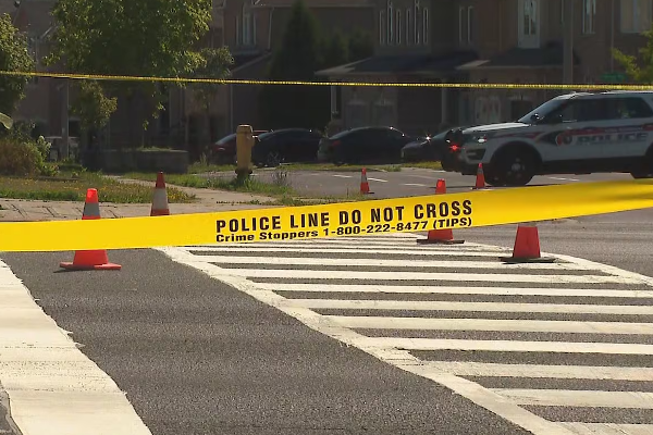 மார்க்ஹாம் வாகன விபத்தில் பெண் உயிரிழப்பு | Pedestrian Fatally Struck By Vehicle