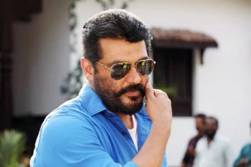 ரசிகர் ஒருவருடன் தல அஜித் எடுத்துக்கொண்ட ரீசெண்ட் புகைப்படம், எப்படி உள்ளார் பாருங்க