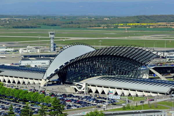 நடுவானில் வெடித்த ஏர் பிரான்ஸ் விமானத்தின் எஞ்சின்: மரண பயத்தைக் காட்டிய சம்பவம் | Air France Engine Explodes At 30K Feet