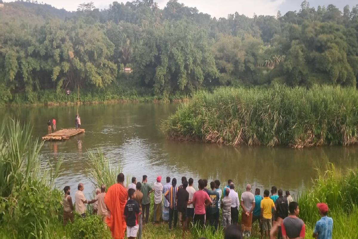 மகாவலி ஆற்றில் நீராடச் சென்ற 15 வயது சிறுவன் மாயம் | Goes Missing After Going Swimming Mahaweli River