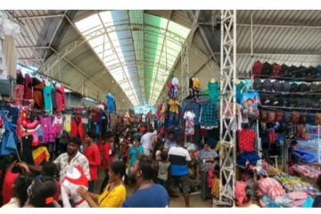 யாழில் புத்தாண்டு கொண்டாட்ட பொருட் கொள்வனவில் ஆர்வம் காட்டாத மக்கள் (Photos)