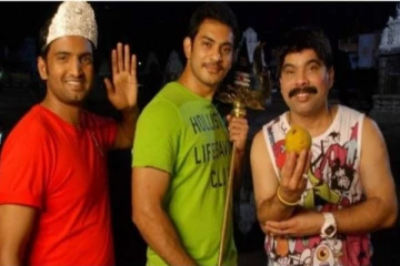 படப்பிடிப்பு தளத்தில் மயங்கி விழுந்த  பவர் ஸ்டார் சீனிவாசன் : தீவிர கண்காணிப்பில் மருத்துவர்கள்