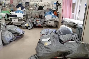 நோயாளிகளின் படுக்கை அருகே குவியல் குவியலாக சடலங்கள்: வெளியான புகைப்படத்தால் அதிர்ச்சி