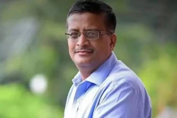 34 ஆண்டுகளில் 57 முறை பணியிடமாற்றம் செய்யப்பட்ட ஐஏஎஸ் அதிகாரி யார் தெரியுமா?