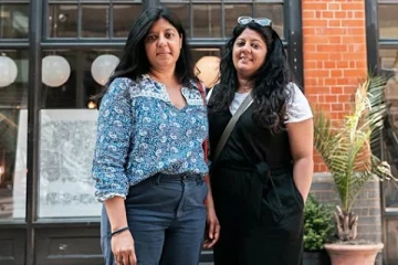 லண்டனில் சாதித்துவரும் இலங்கை தமிழ் இரட்டை சகோதரிகள்...!