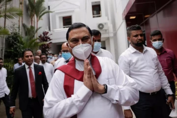 மொட்டுக் கட்சியை விட்டு வெளியேறும் உறுப்பினர்கள்: பின்னணியில் பசில்